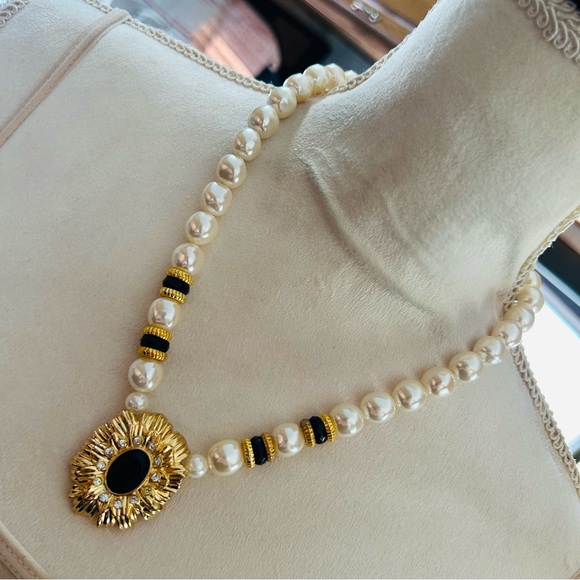 Vintage 80s Kenneth Jay Lane for Avon pearl bead medallion necklace